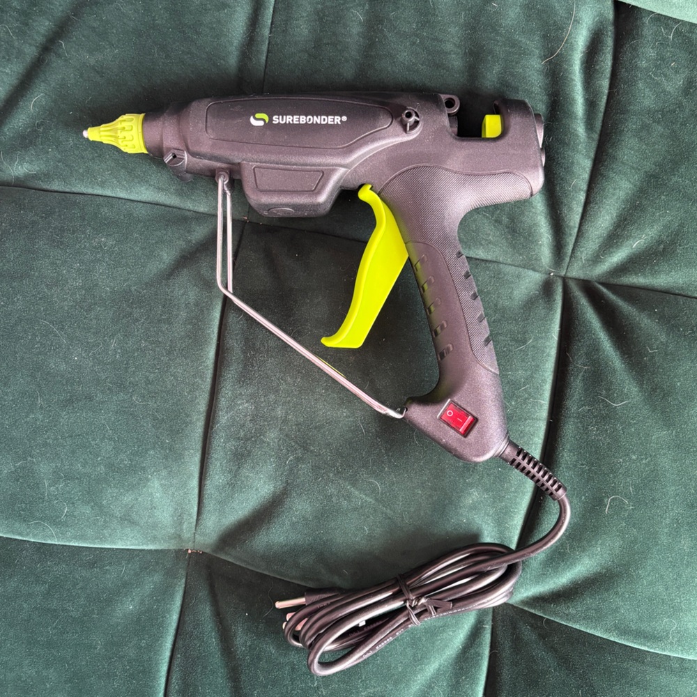 Surebonder PRO Professional High-Temp 220 Watt Heavy-Duty Full-Size Hot GlueGun